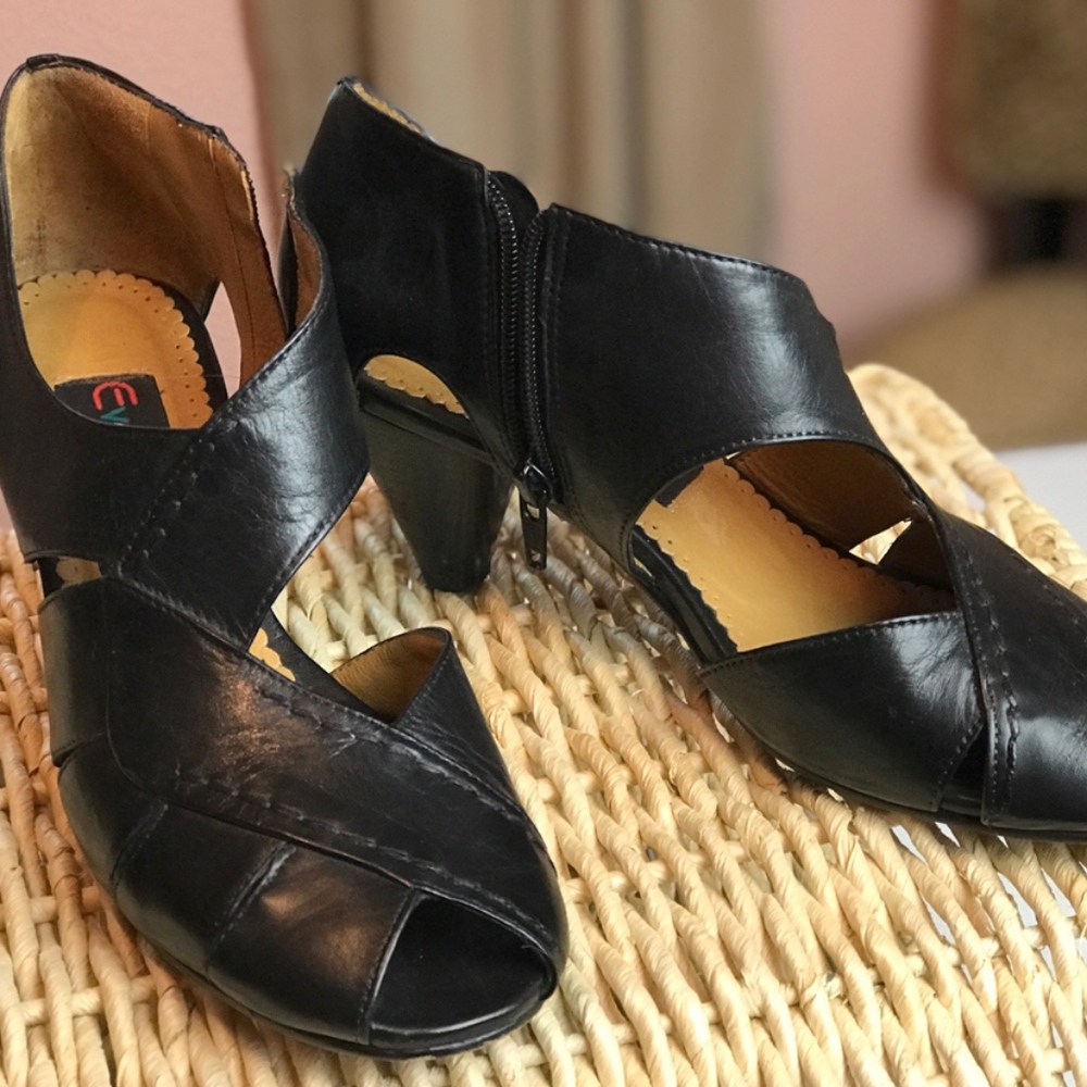 MODA INT’L Women's Black🔹Leather Shoes